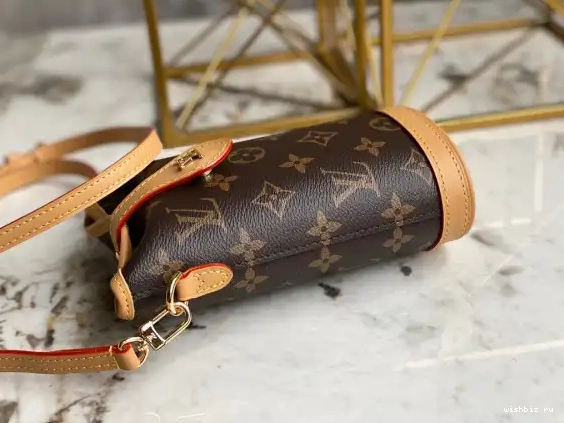 WIS POUCH LOUIS ME VUITTON FOLD 0519